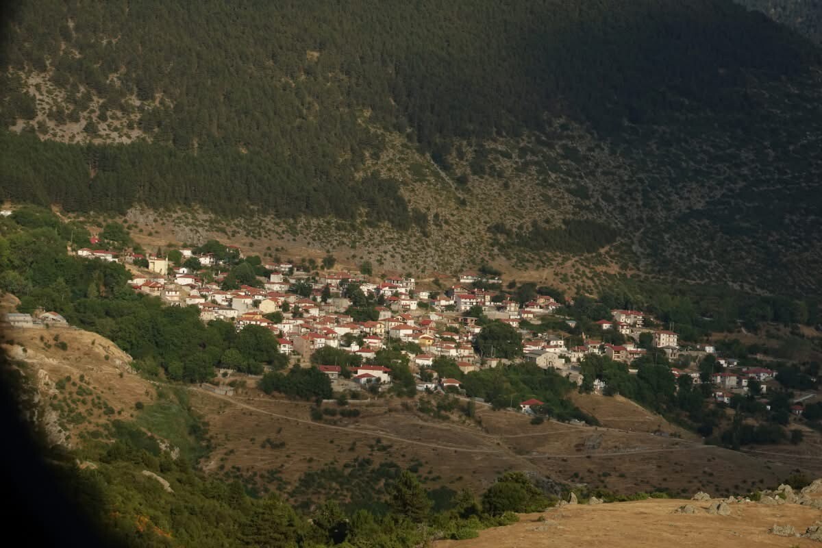 Κοκκινοπηλός Ολύμπου — Χωριό 3