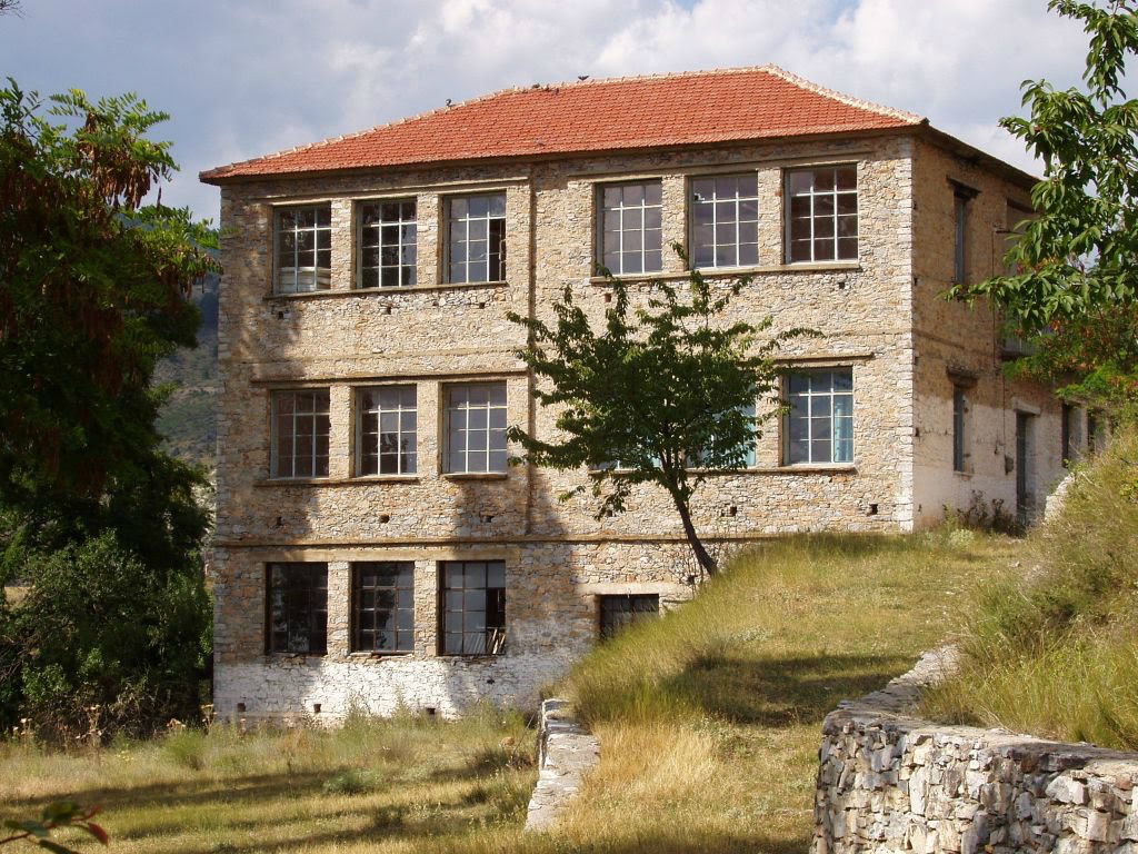 Το παλιό Δημοτικό Σχολείο πριν την αποκατάσταση — εξωτερική όψη 1