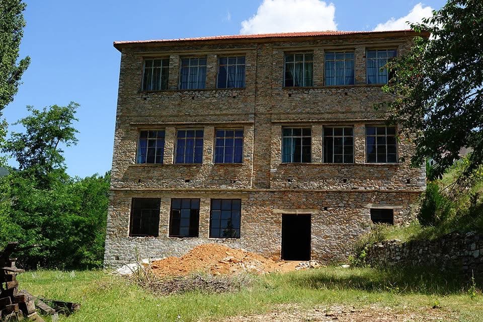 Το παλιό Δημοτικό Σχολείο πριν την αποκατάσταση — εξωτερική όψη 2